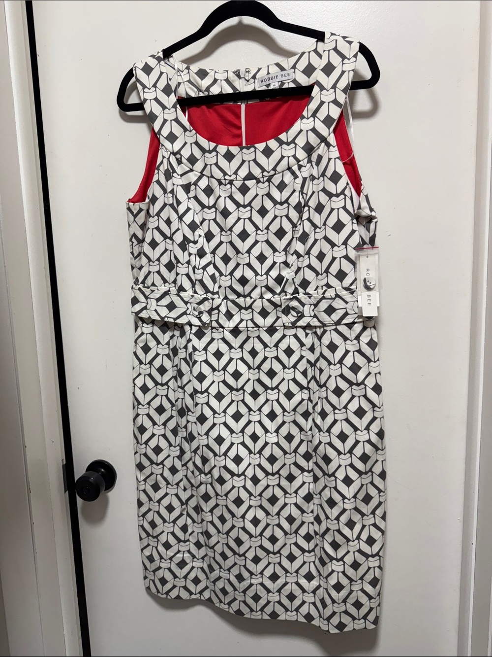 Robbie Bee White & Black Geometric Sheath Dress with Red Lining
